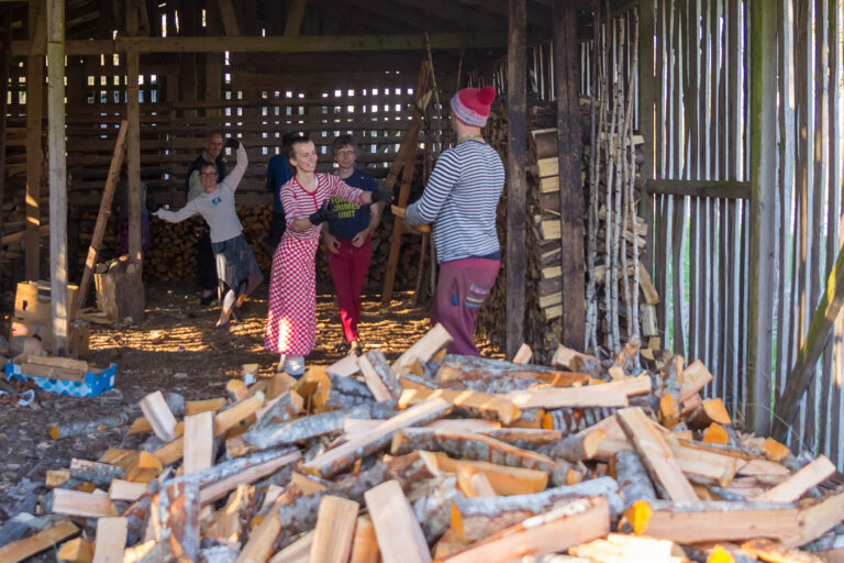 A Brief Guide to Volunteering in Ecovillages